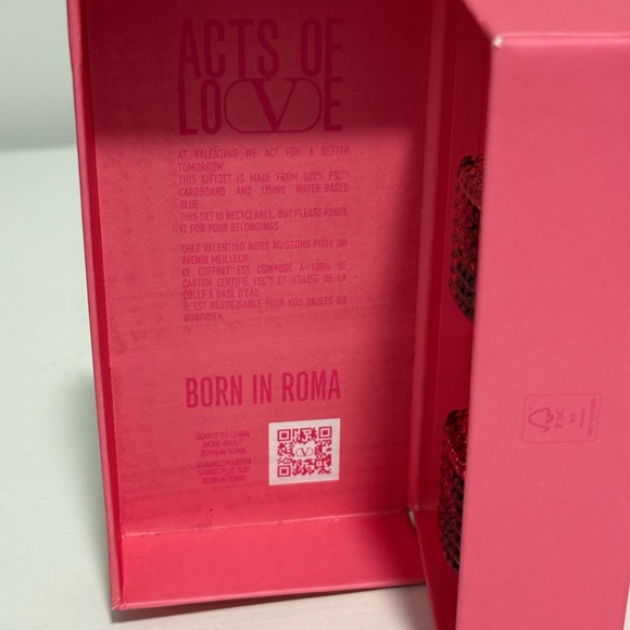 Valentino Pink Born in Roma Perfume Box - Picture 4 of 6